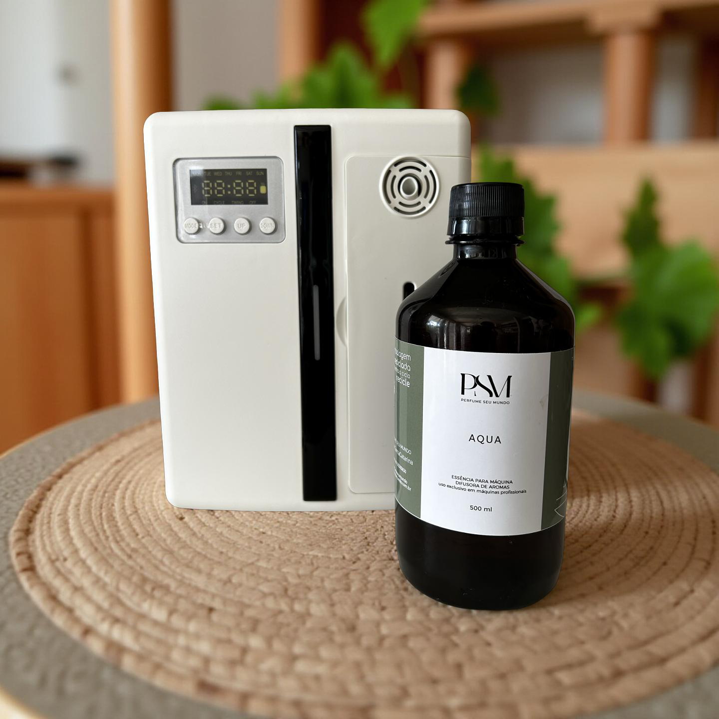 Nano difusor com refil de 500 ml ao lado